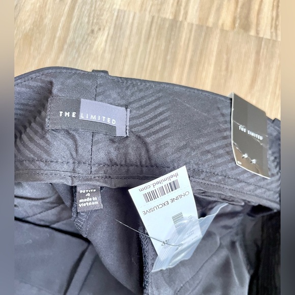 The Limited Tailored Shorts Women Size 4P Black Front 4 Inch Inseam NWT - Picture 3 of 3